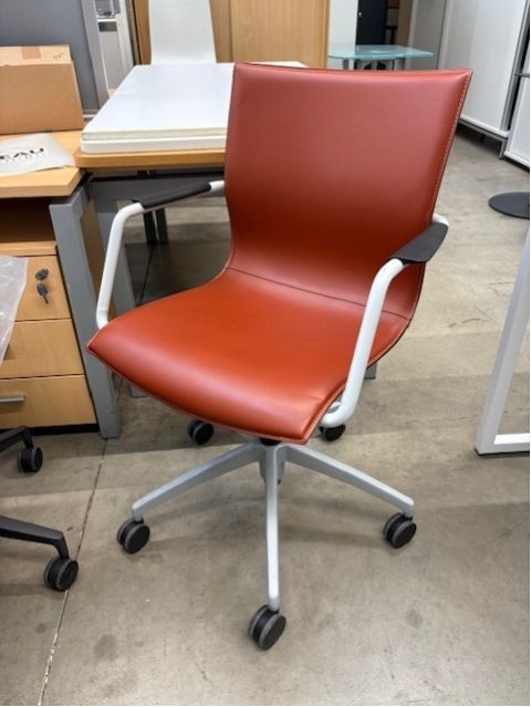 Fauteuil cuir terre de sienne